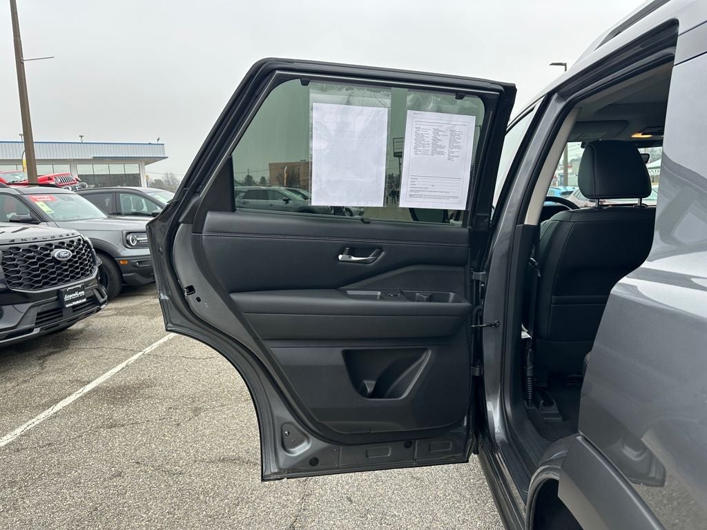 2023 Nissan Pathfinder Platinum 4WD