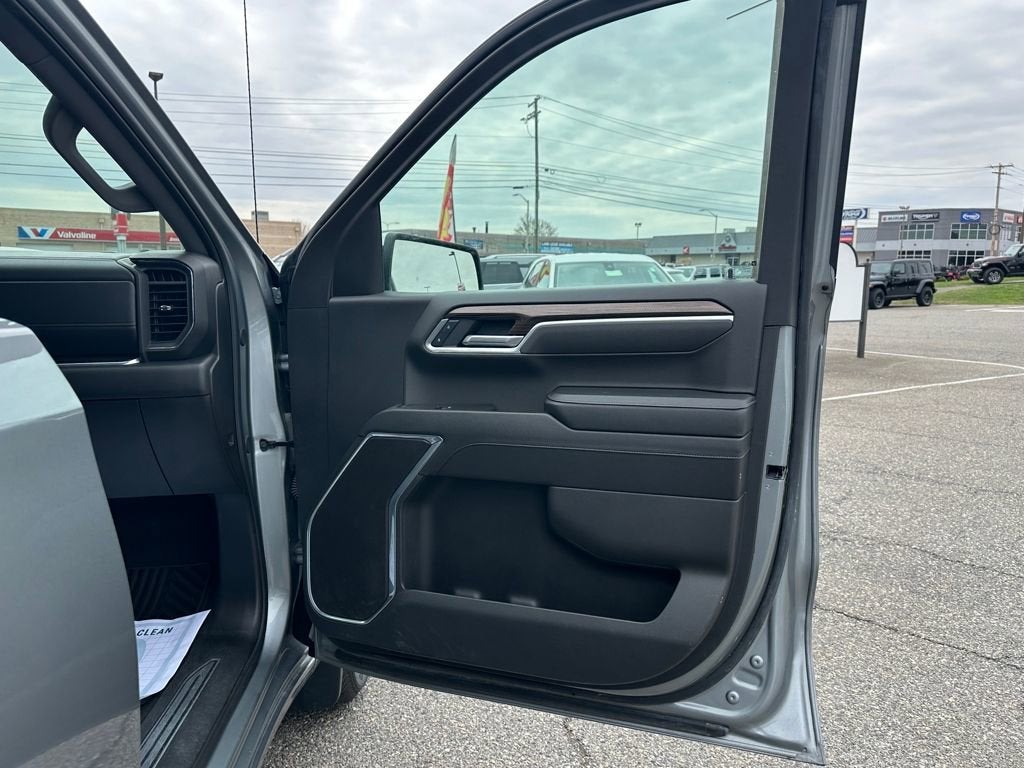 2025 Chevrolet Silverado 1500 LT