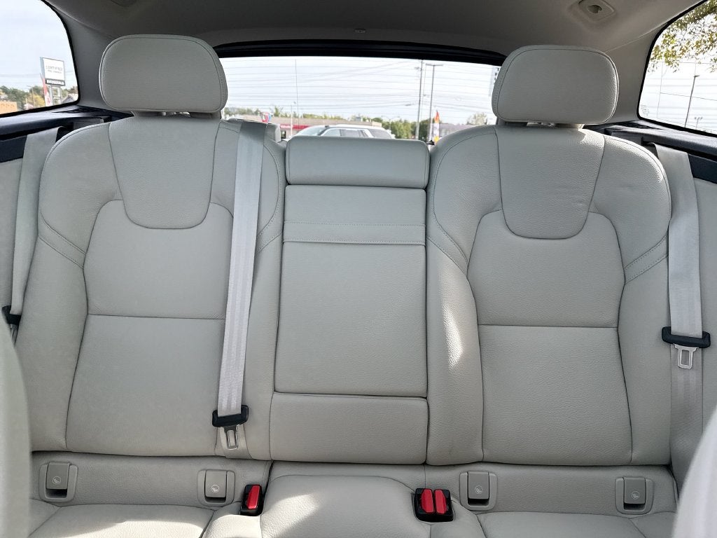 2021 Volvo XC60 T5 Momentum
