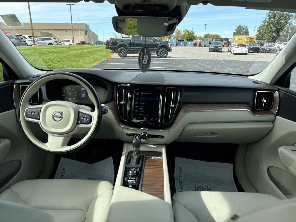 2021 Volvo XC60 T5 Momentum