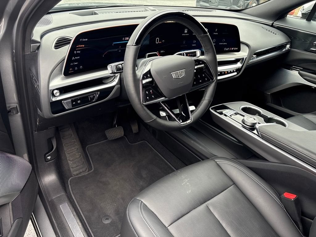 2025 Cadillac LYRIQ Luxury 2