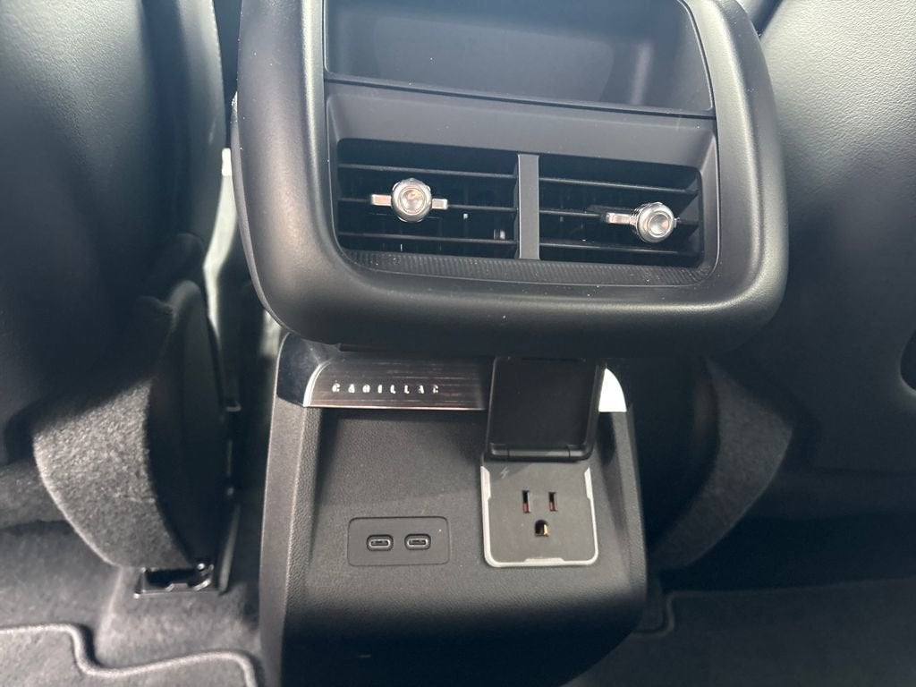 2025 Cadillac LYRIQ Luxury 2