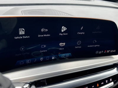 2025 Cadillac LYRIQ Luxury 2