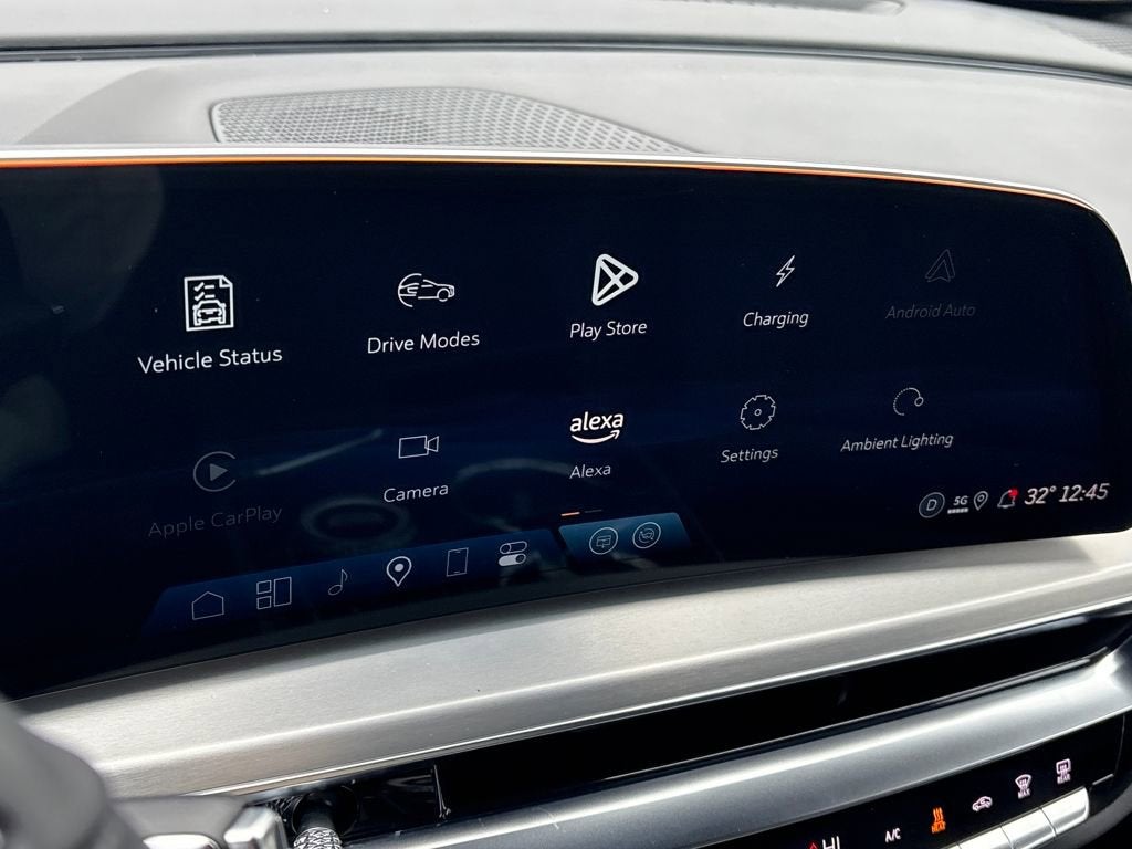 2025 Cadillac LYRIQ Luxury 2