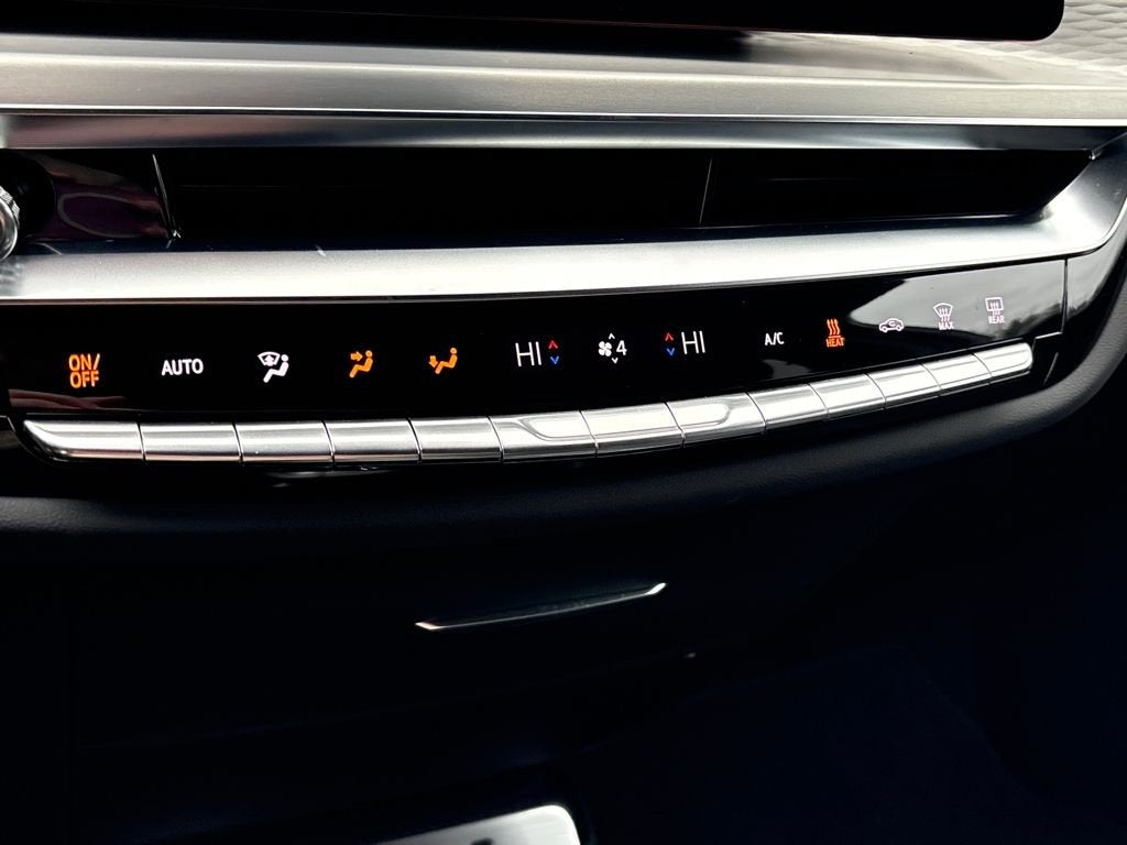 2025 Cadillac LYRIQ Luxury 2