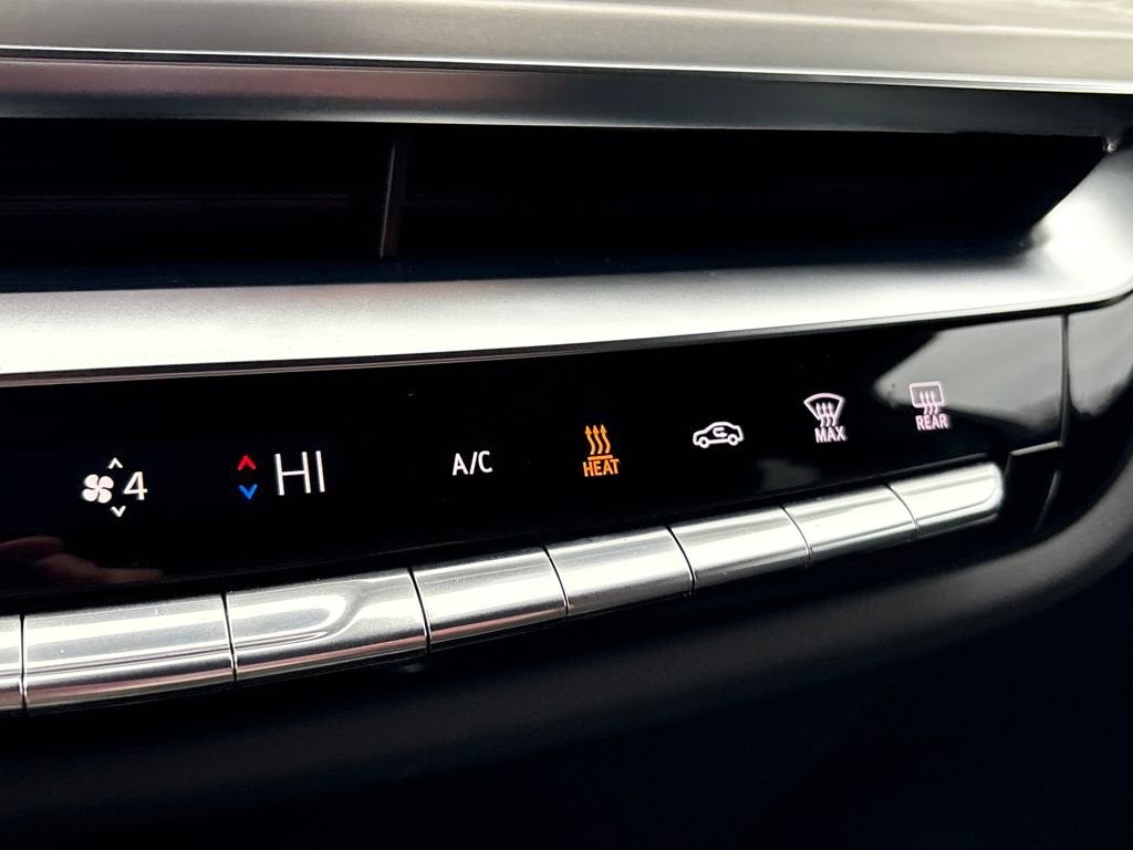 2025 Cadillac LYRIQ Luxury 2