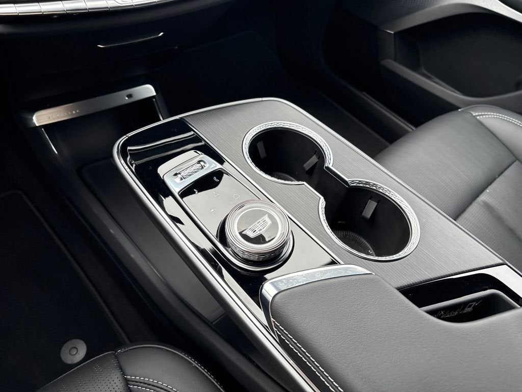 2025 Cadillac LYRIQ Luxury 2