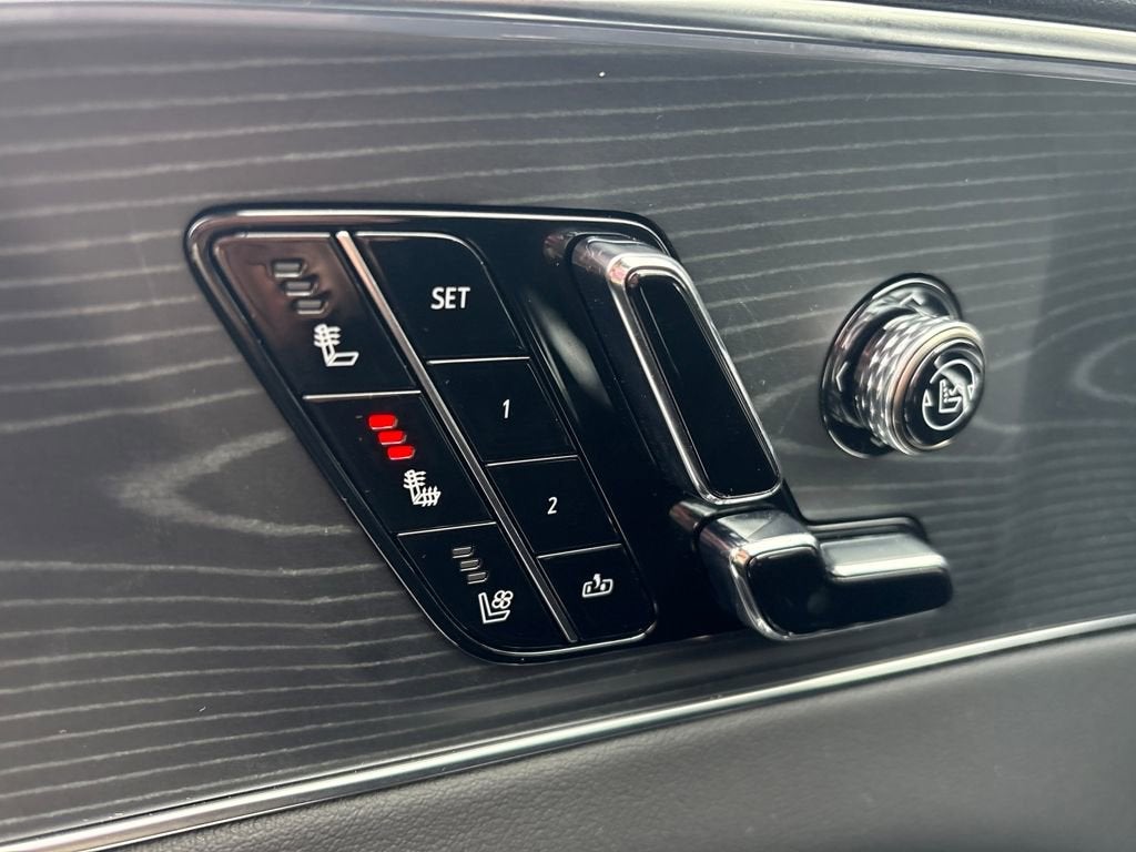 2025 Cadillac LYRIQ Luxury 2