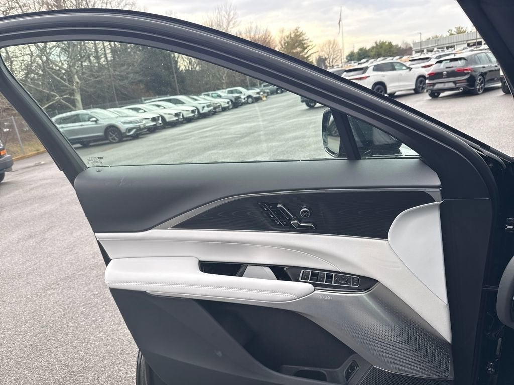 2026 Cadillac LYRIQ Premium Luxury