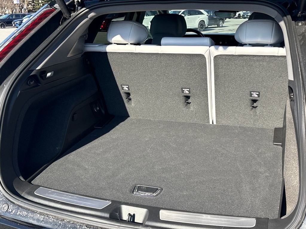 2025 Cadillac OPTIQ Luxury 1