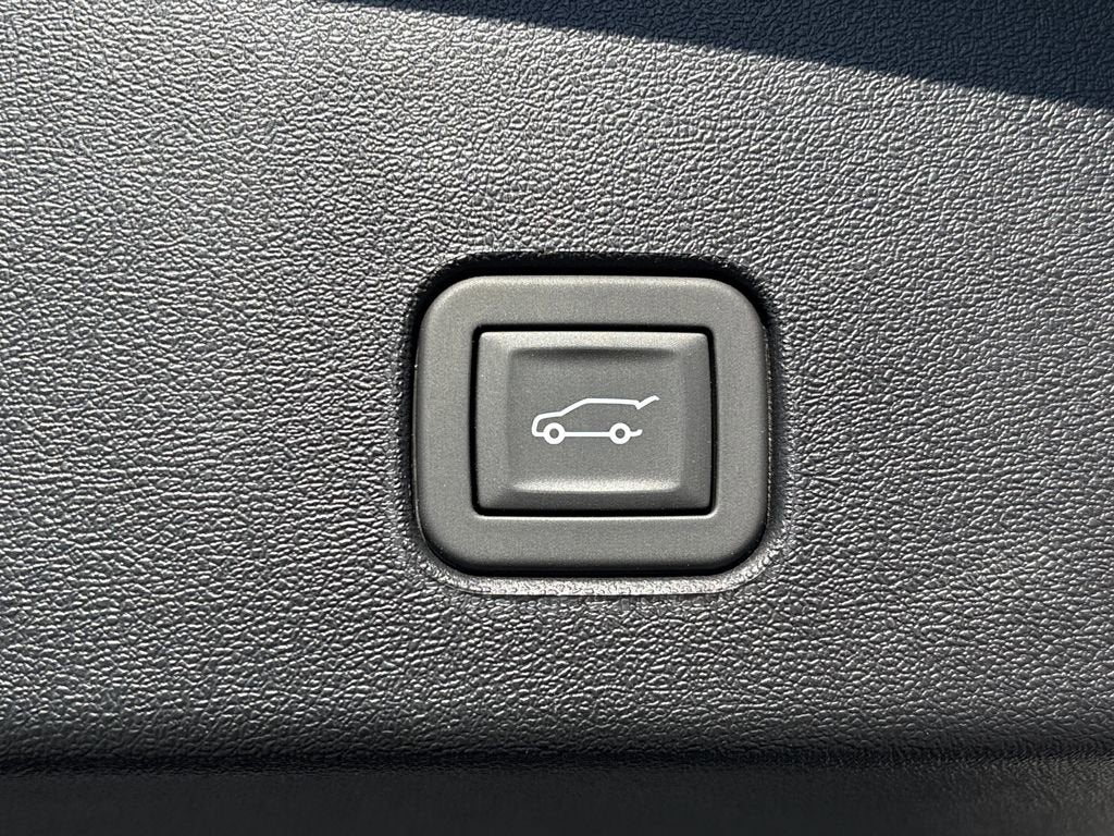 2025 Cadillac OPTIQ Luxury 1