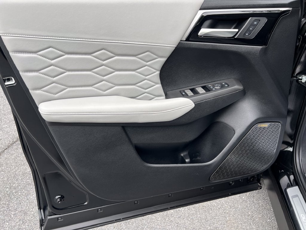 2025 Mitsubishi Outlander SEL