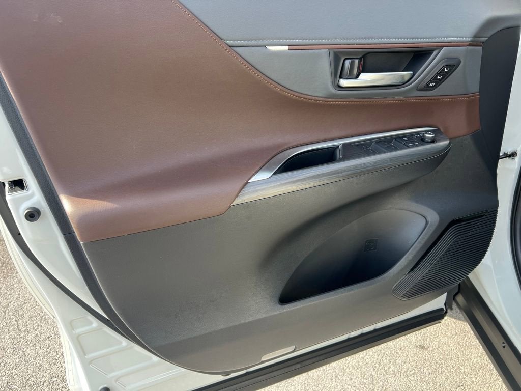 2022 Toyota Venza LE