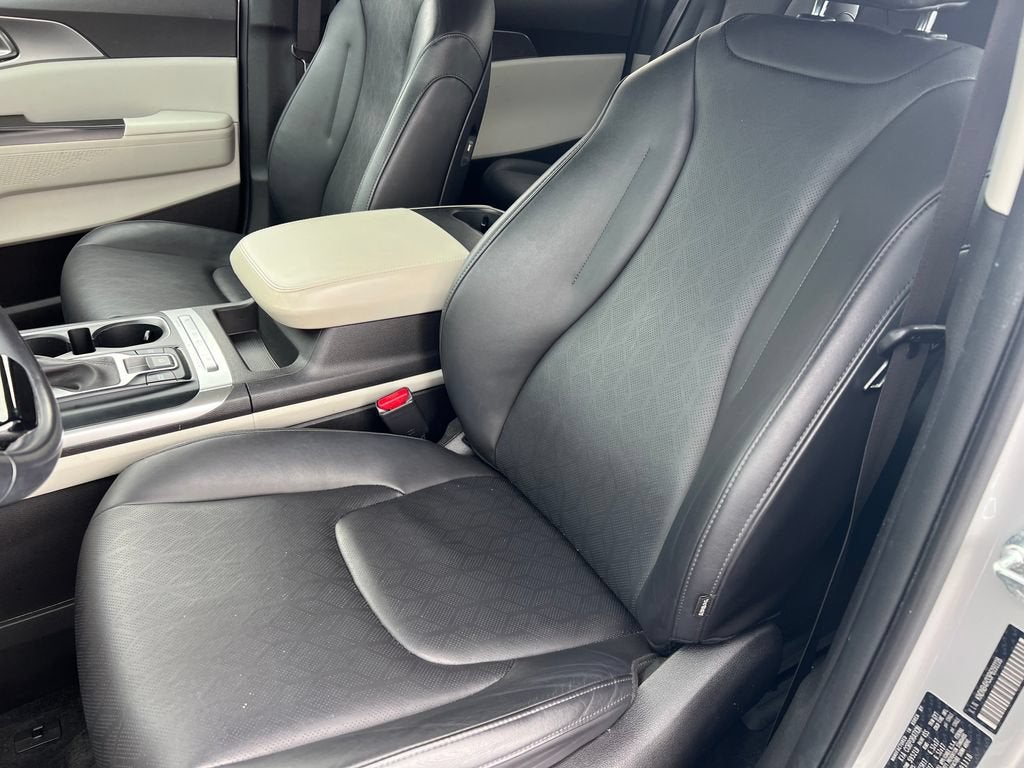 2023 Kia Carnival LX