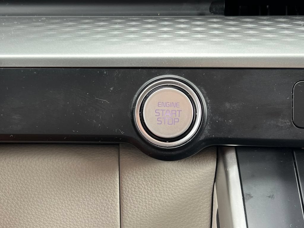 2023 Kia Carnival LX