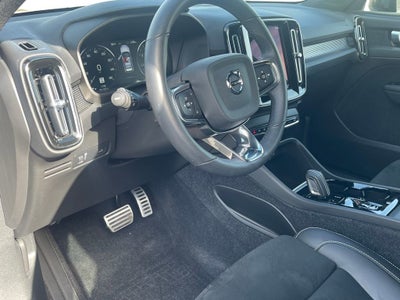 2022 Volvo XC40 R-Design