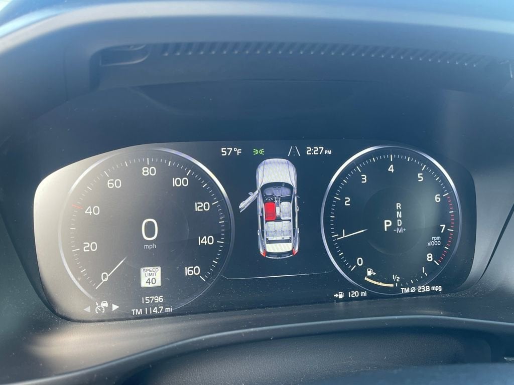 2022 Volvo XC40 R-Design