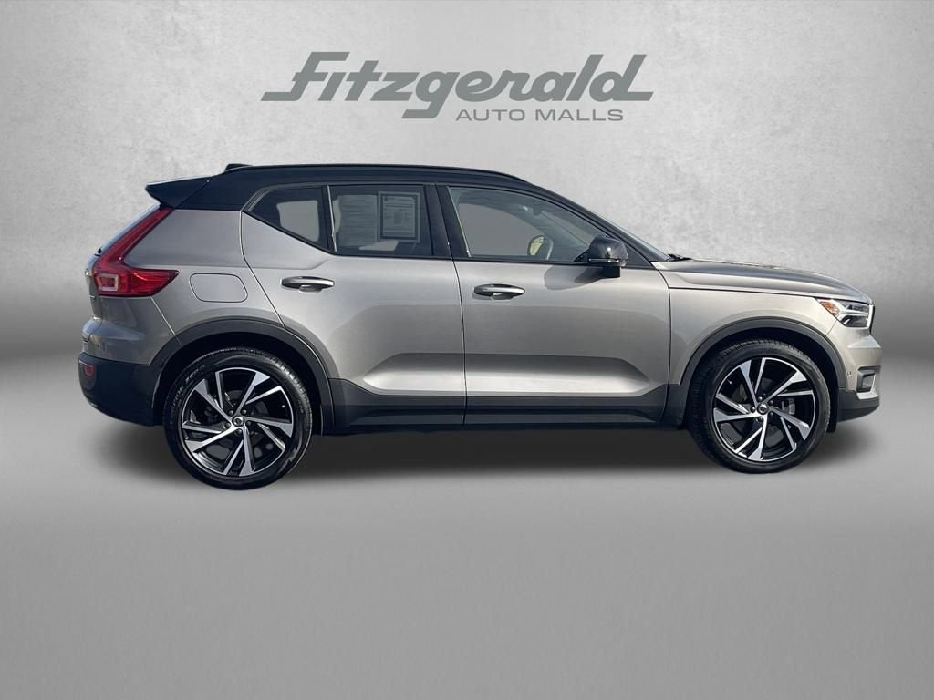 2022 Volvo XC40 R-Design