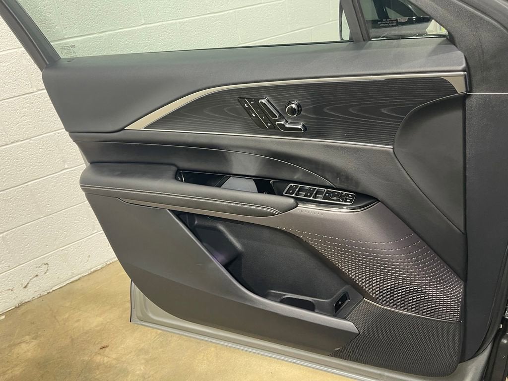 2025 Cadillac LYRIQ Luxury 1