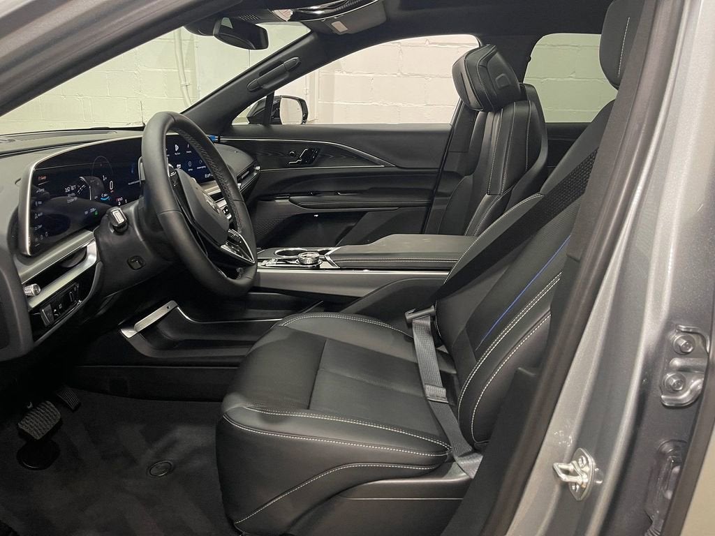 2025 Cadillac LYRIQ Luxury 1