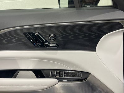 2025 Cadillac LYRIQ Luxury 2