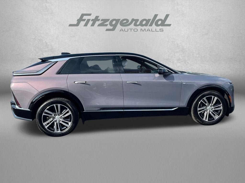 2025 Cadillac LYRIQ Luxury 2