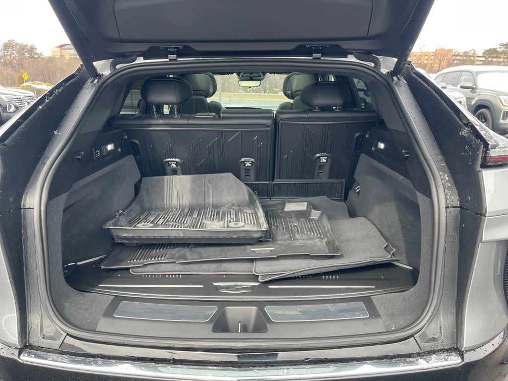 2024 Cadillac LYRIQ Luxury 3