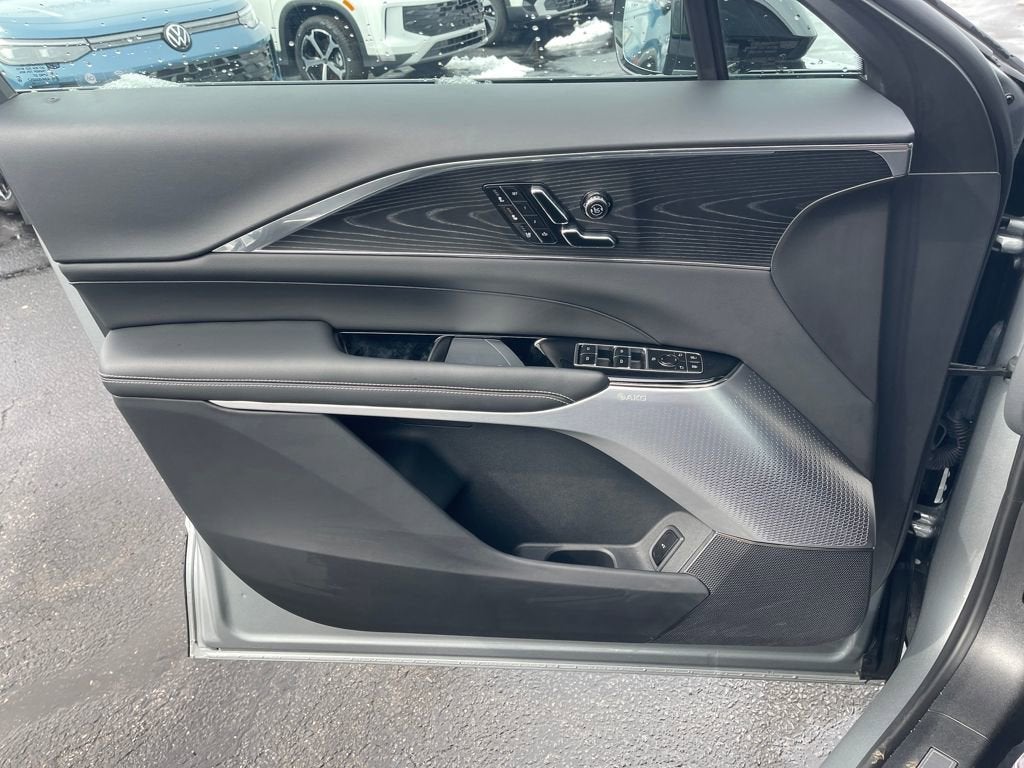 2024 Cadillac LYRIQ Luxury 3