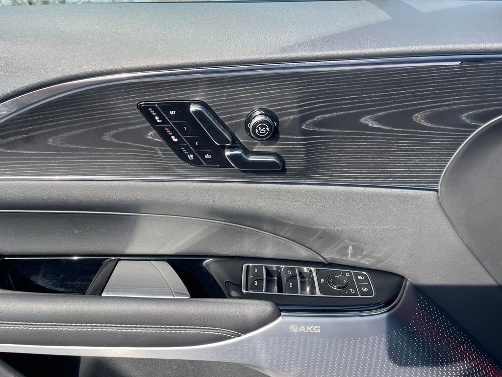 2024 Cadillac LYRIQ Luxury 3