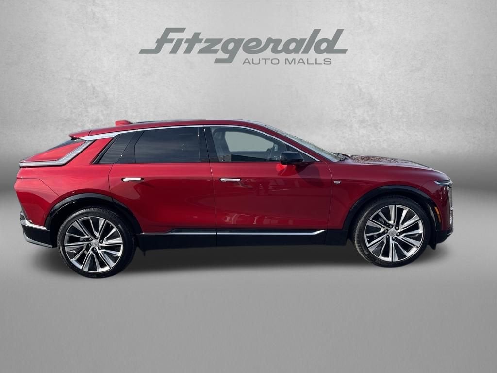 2024 Cadillac LYRIQ Luxury 3