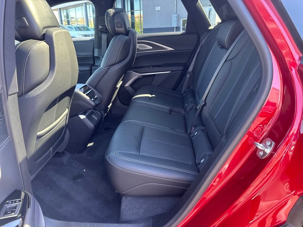 2024 Cadillac LYRIQ Luxury 3