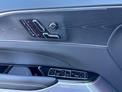 2024 Cadillac LYRIQ Luxury 3