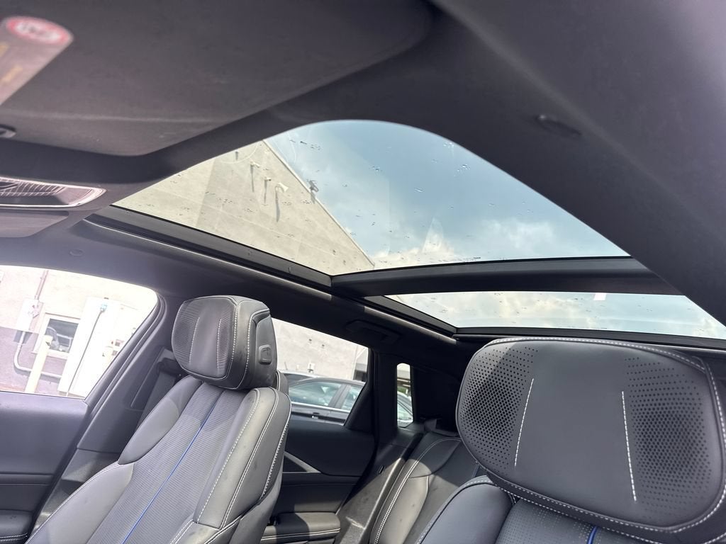 2025 Cadillac LYRIQ Luxury 3