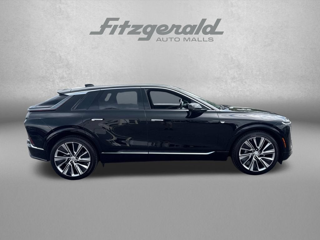 2025 Cadillac LYRIQ Luxury 3