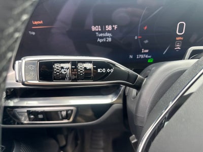 2025 Cadillac LYRIQ Luxury 3