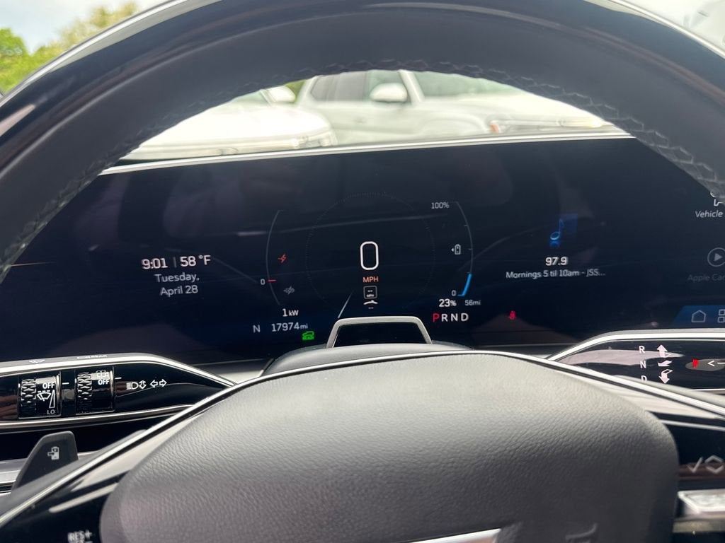 2025 Cadillac LYRIQ Luxury 3