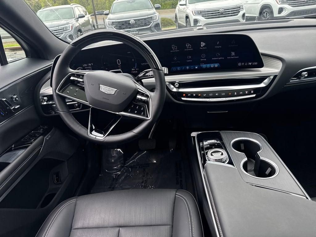 2025 Cadillac LYRIQ Luxury 3