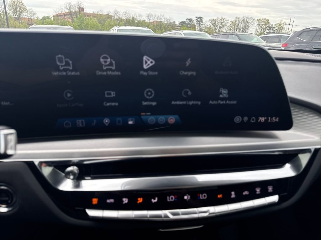 2025 Cadillac LYRIQ Luxury 3