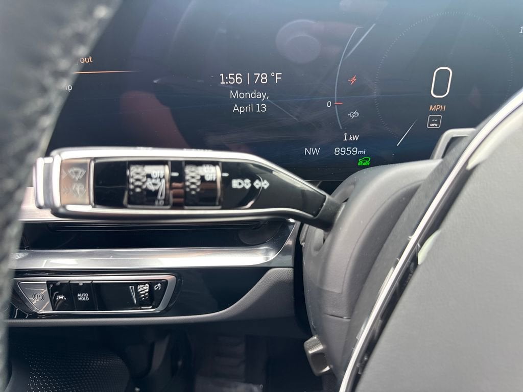2025 Cadillac LYRIQ Luxury 3