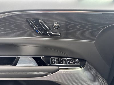 2025 Cadillac LYRIQ Luxury 3