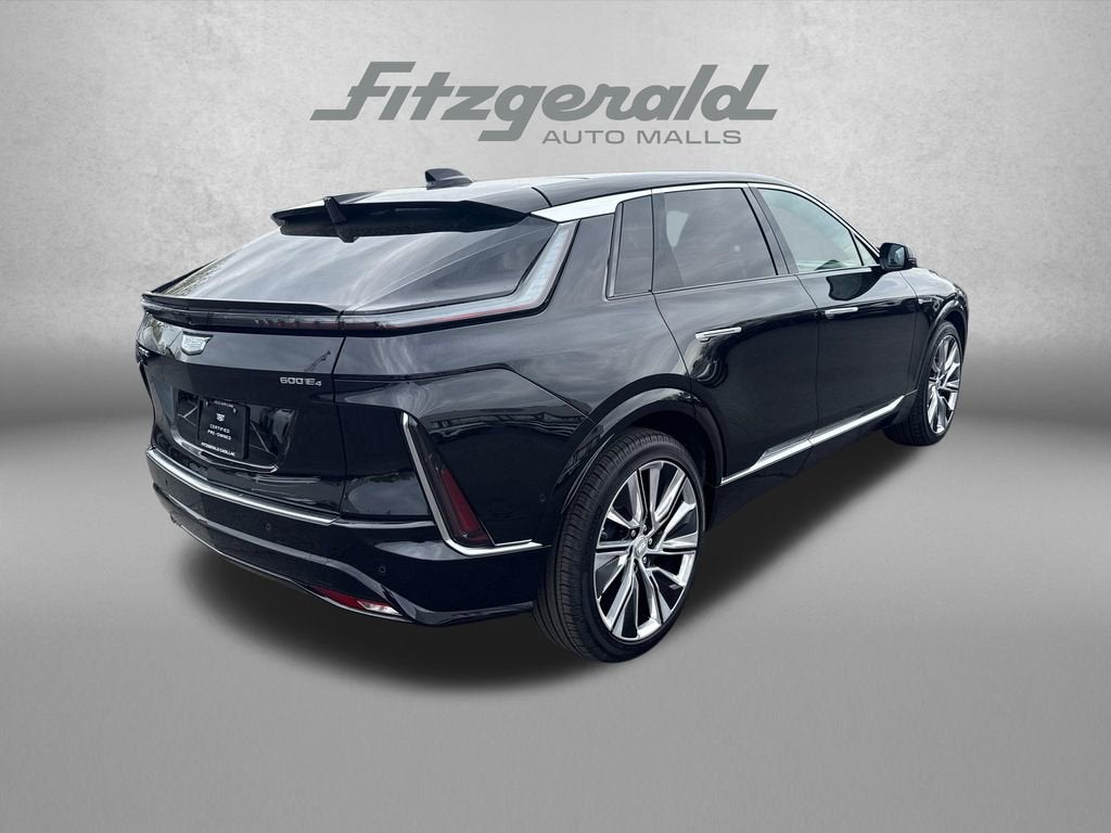 2025 Cadillac LYRIQ Luxury 3