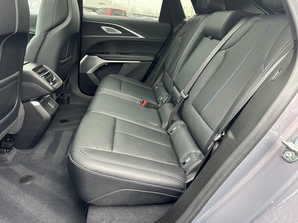 2025 Cadillac LYRIQ Luxury 3