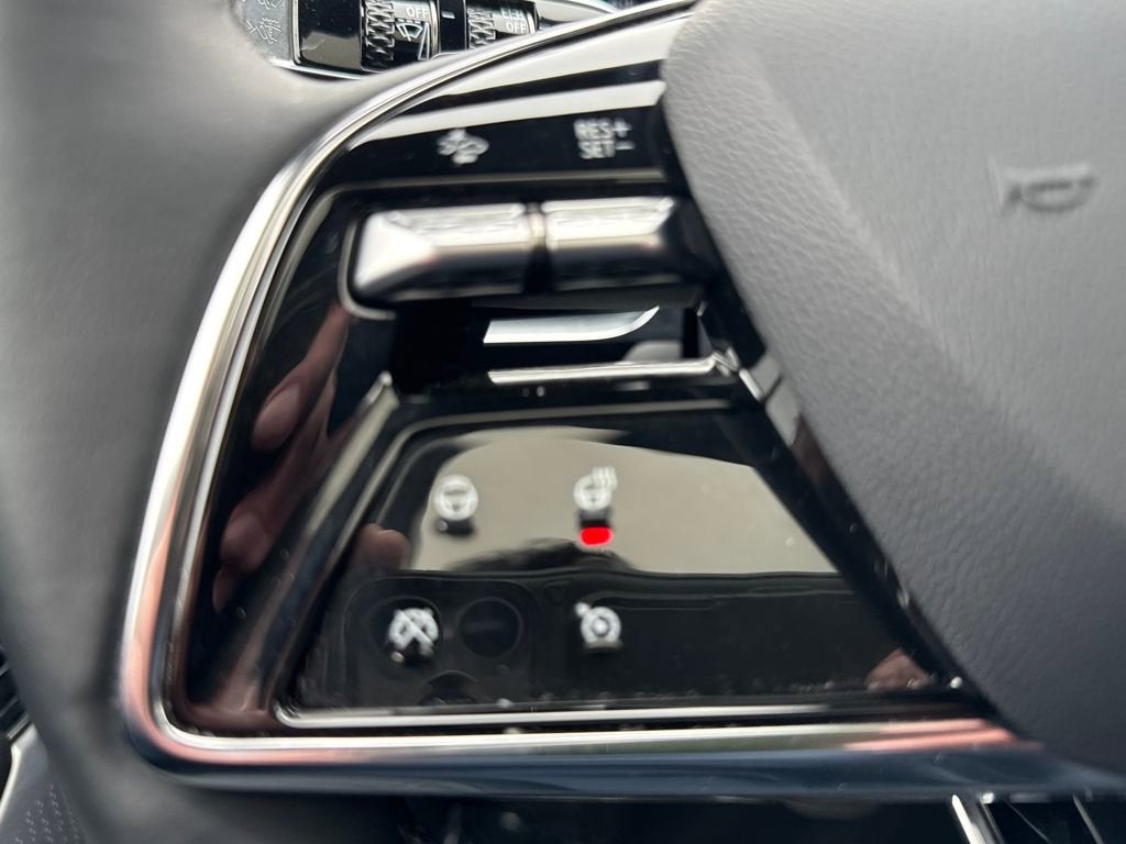 2025 Cadillac LYRIQ Luxury 3