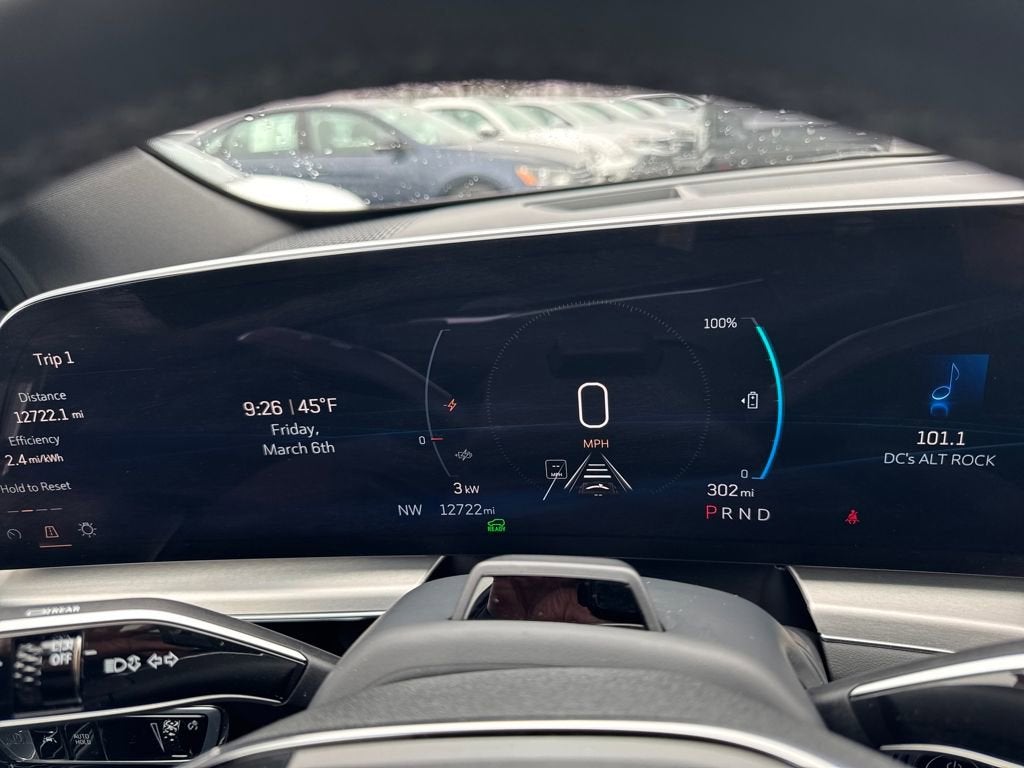 2025 Cadillac LYRIQ Luxury 3