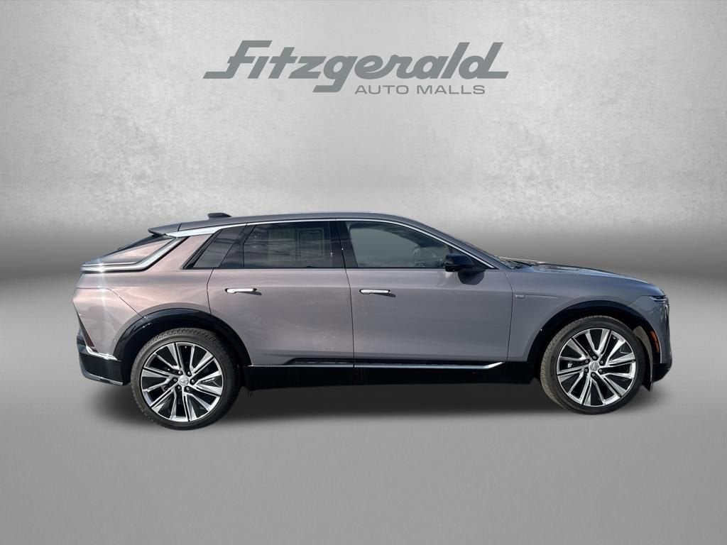 2025 Cadillac LYRIQ Luxury 3