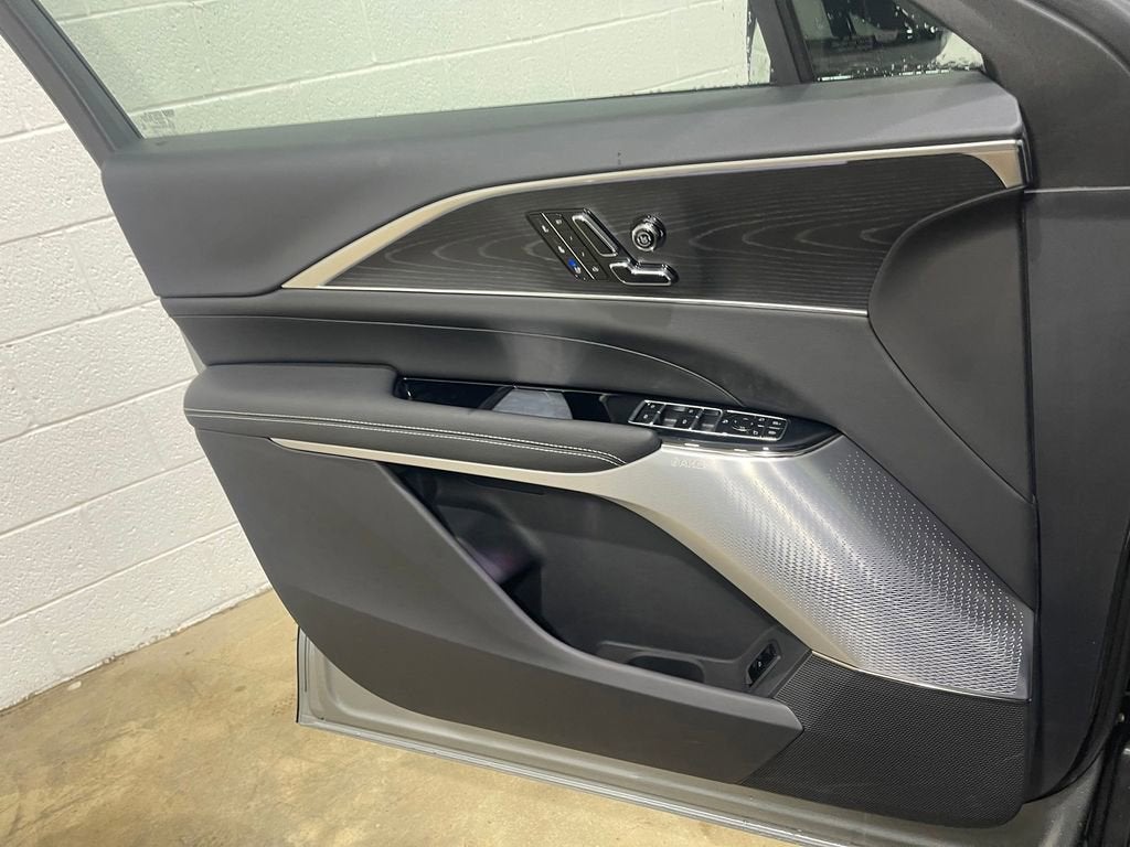 2025 Cadillac LYRIQ Sport 2