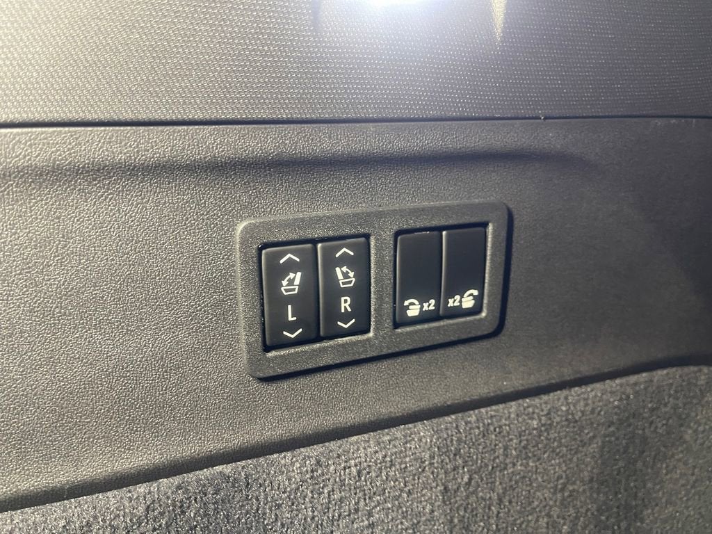 2025 Cadillac ESCALADE IQ Sport 1