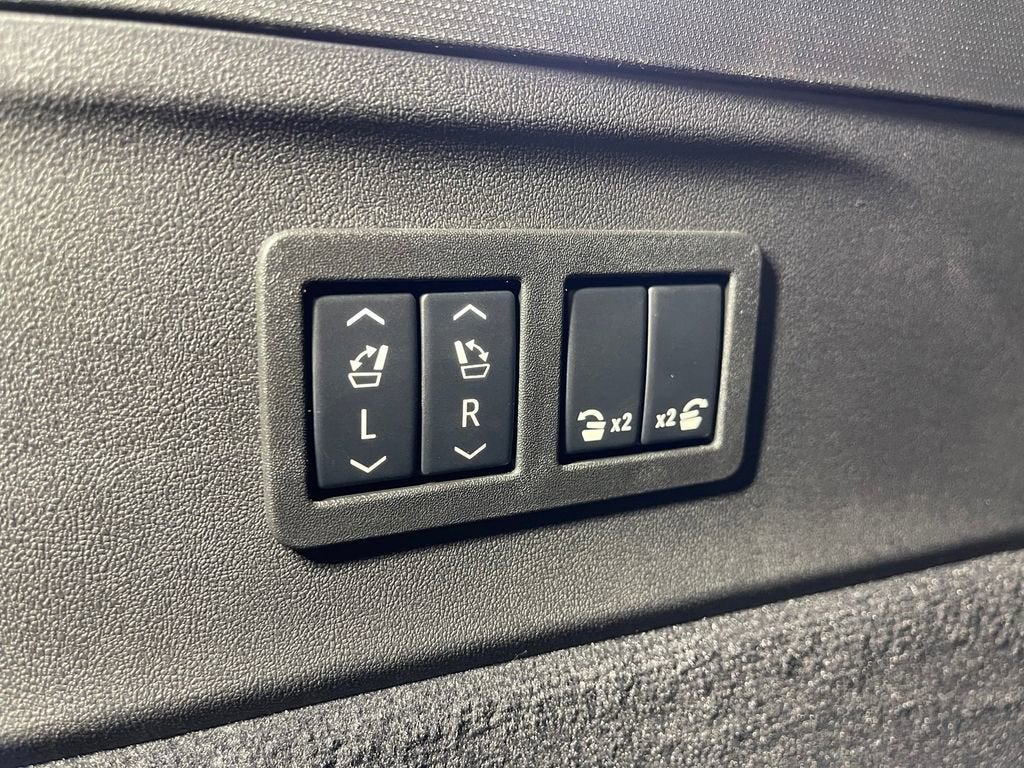 2025 Cadillac ESCALADE IQ Sport 1