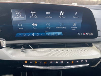 2025 Cadillac OPTIQ Luxury 2