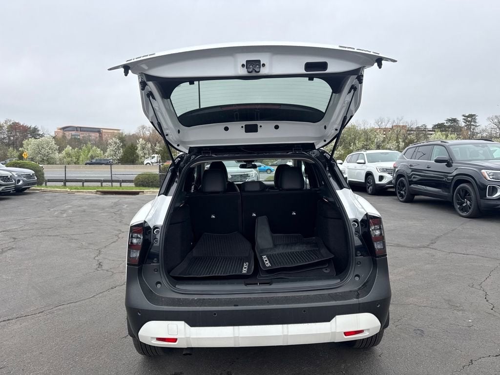 2025 Nissan Kicks SR